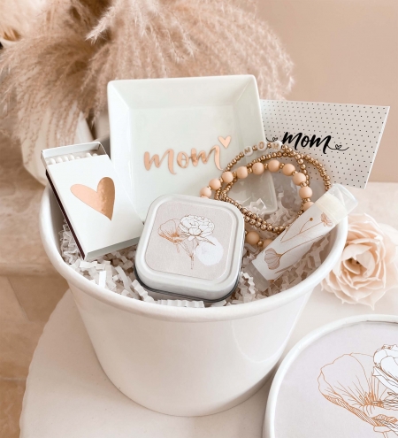 Thoughtful and Unique Gift Ideas for Moms and Mother-in-Laws