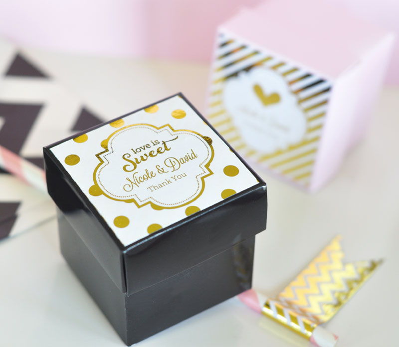 Personalized round favor labels